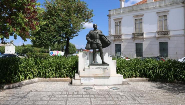 Estátua Tomaz Alcaide