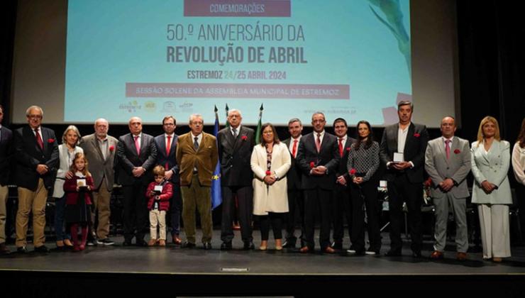Imagem Notícia Sessão de Assembleia Municipal Evocativa dos 50 anos do 25 de abril com homenagem a todos os Autarcas do Município de Estremoz